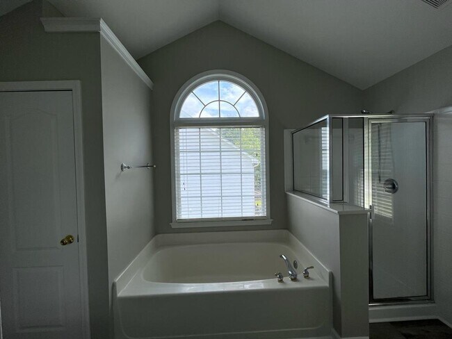 Building Photo - 1712 Hillside Bend Crossing