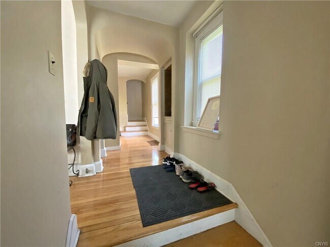 Building Photo - 208 Bassett St