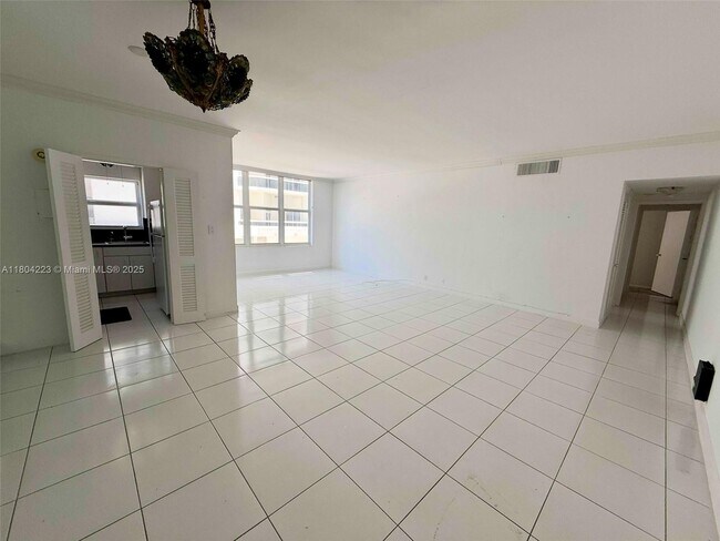 Building Photo - 4747 Collins Ave