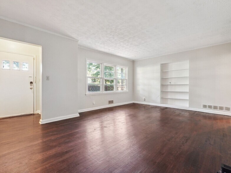 Building Photo - 3194 N Druid Hills Rd