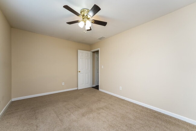 Building Photo - 919 Garden Meadows Ct