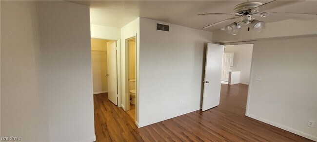 Building Photo - 3125 N Buffalo Dr