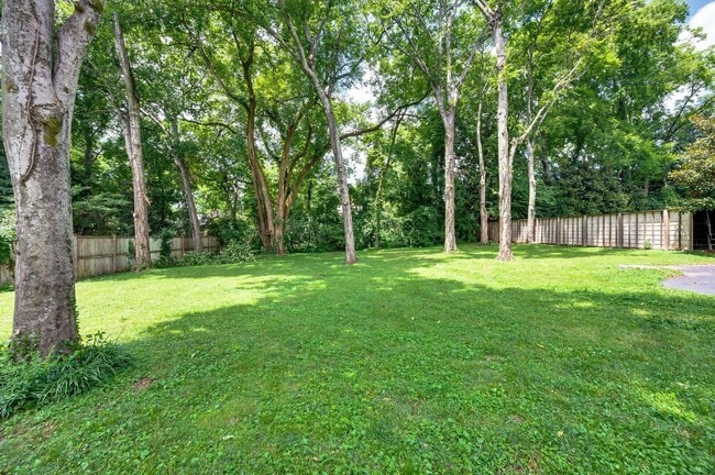 Building Photo - Charming 3BR/2.5BA Ranch-Style Home in the...
