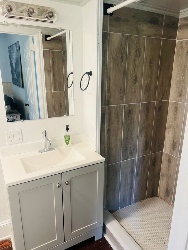 Building Photo - 2 bed, 2 bath in LOSO.