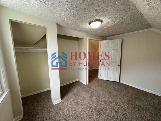 Building Photo - Three Bedroom House | Two Bathroom | Depos...