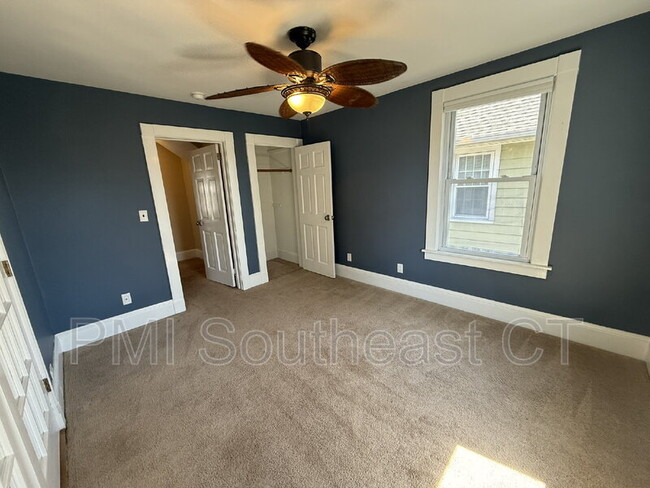 Building Photo - 86 School St