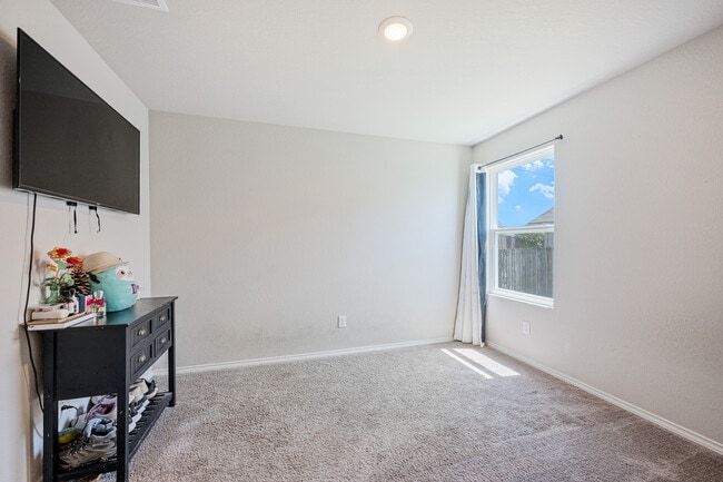 Building Photo - 5611 Elm Valley Dr