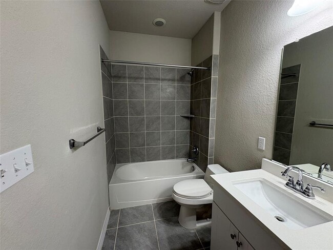 Building Photo - 147 Mary Max Cir