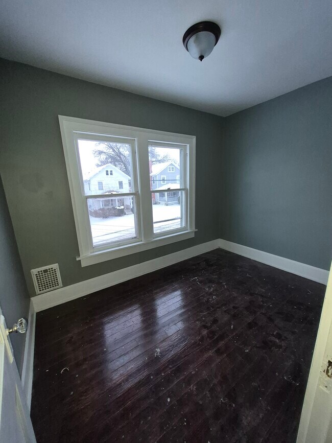 Building Photo - 565 Garfield Pl