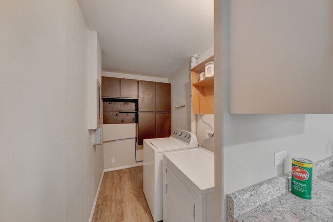 Building Photo - 1507 Thornton Dr