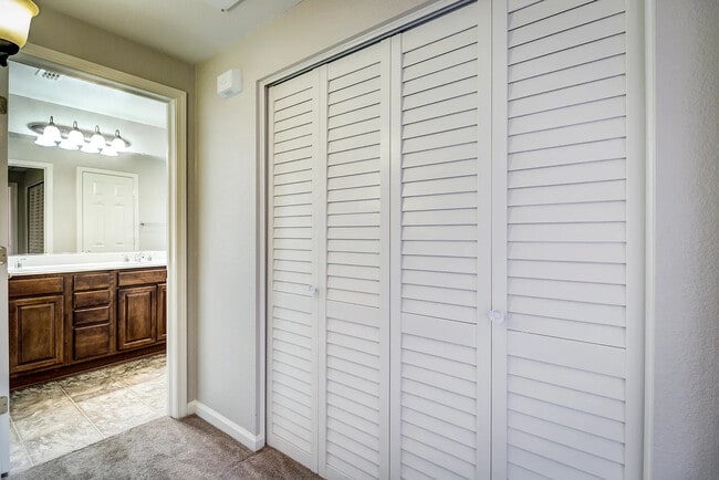 Building Photo - 6530 Hearthstone Cir