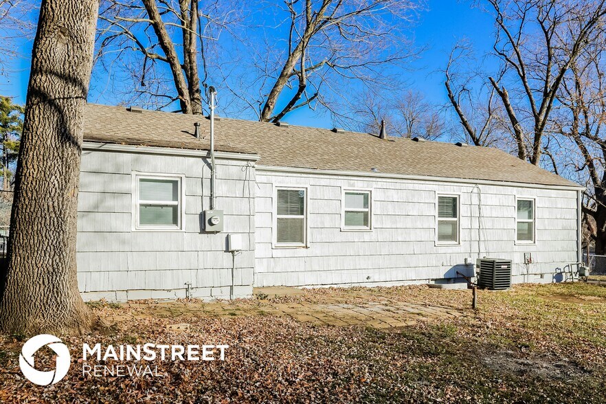 Building Photo - 6115 W 74th St