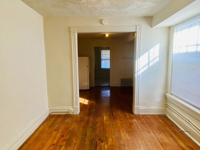 Building Photo - 3322 Ellwood Ave