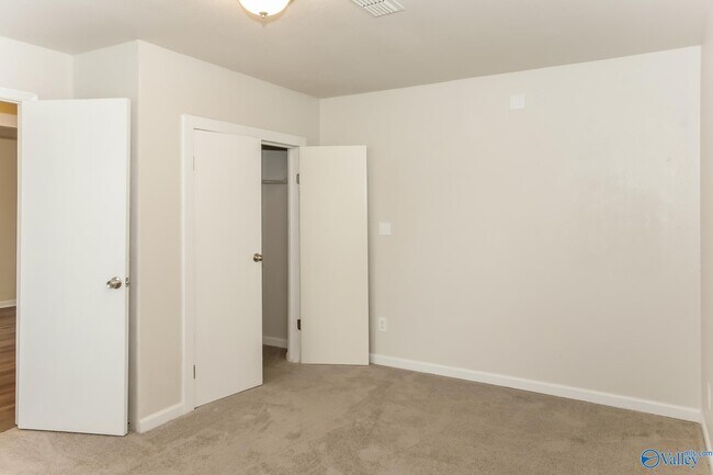 Building Photo - 176 Bayside Ln