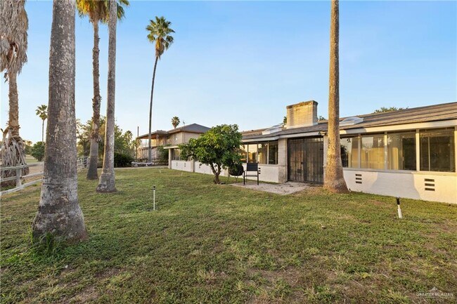 Building Photo - 812 Voltz Ln