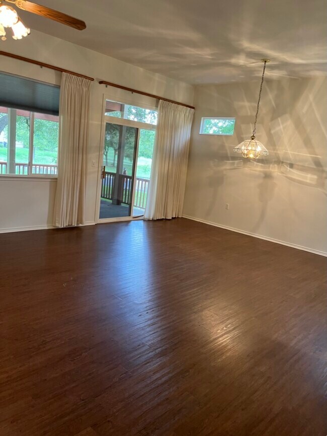 Dining area - 127 Rain Lily Ln