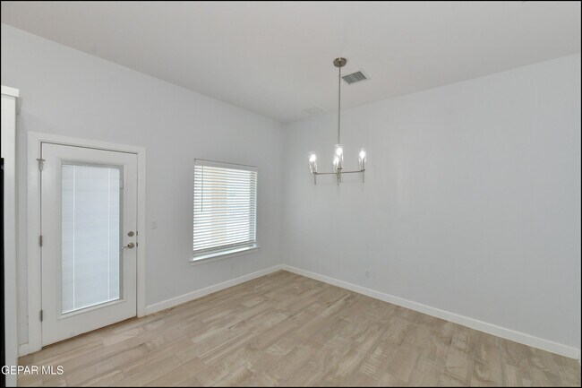 Building Photo - 142 Ruth Trl