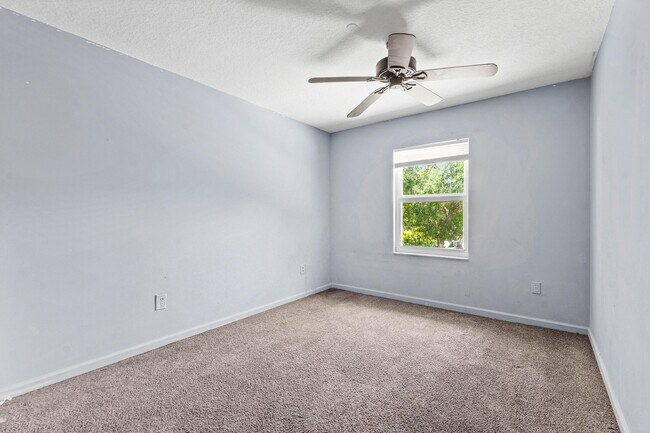 Building Photo - 13789 Yarmouth Dr