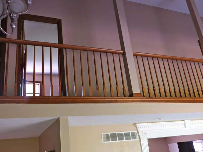 Building Photo - 5 acres and a Large 6 bedroom house. Extra garages and sheds.
