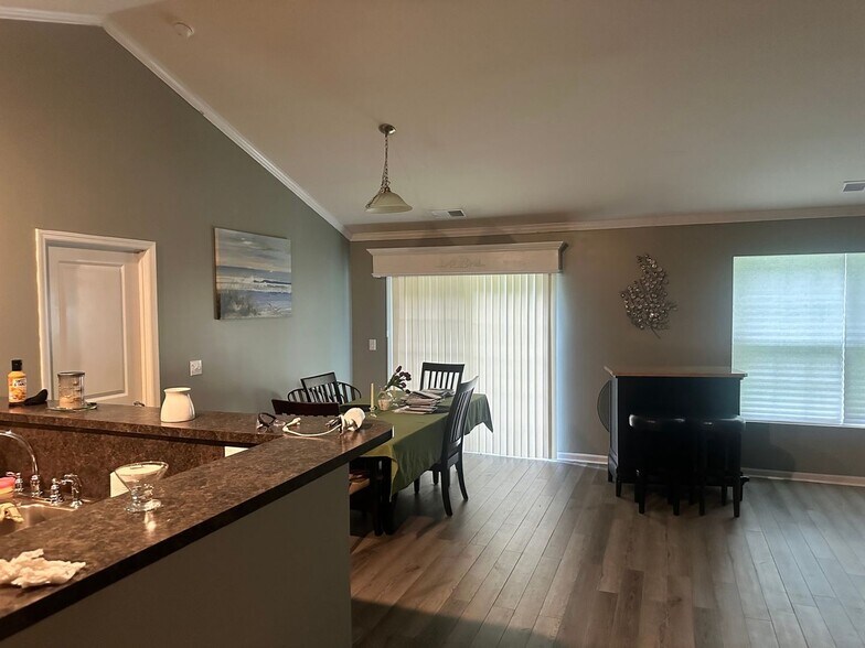Building Photo - 626 English Oak Cir