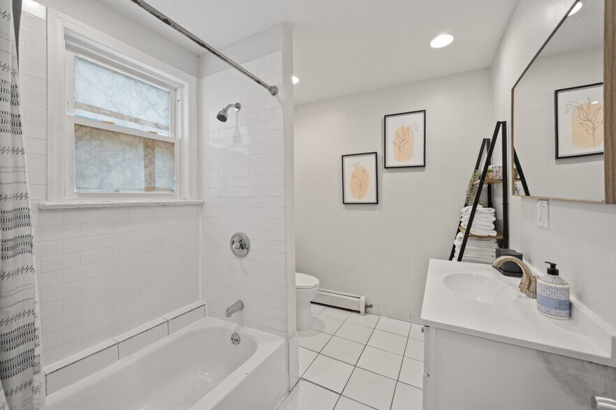 Building Photo - 37 W 50th St