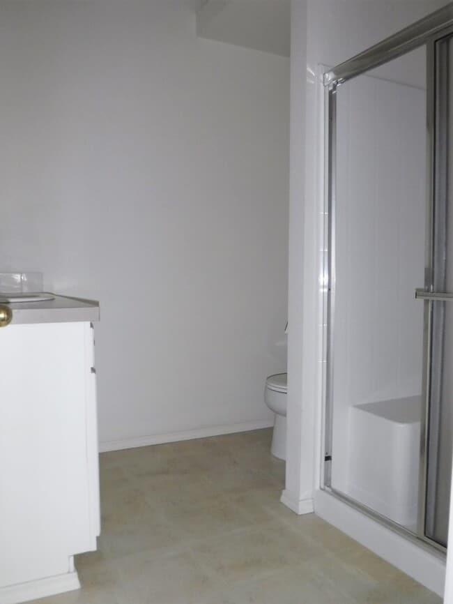 Building Photo - Adorable 2 bed 2 bath Town Home in a quiet...