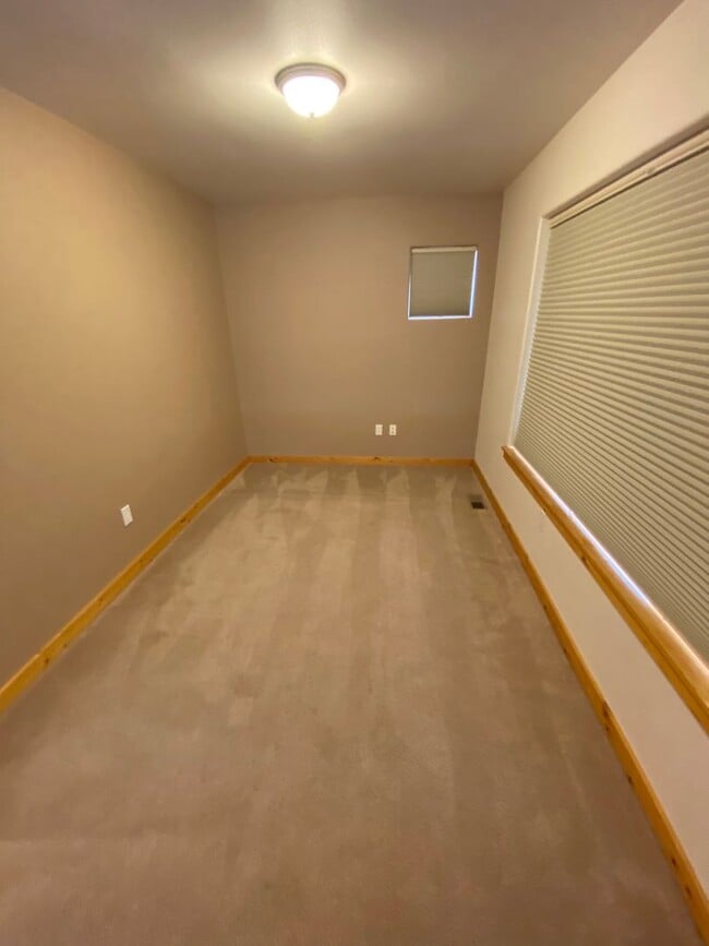 Building Photo - THE VINYARDS AT STONERIDGE (APP#42)