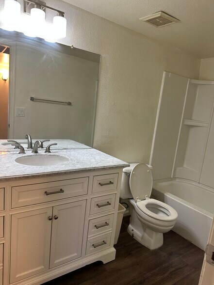 Building Photo - 10610 S 48th St