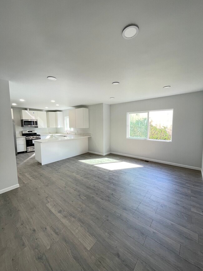 Building Photo - 1286 S Redondo Blvd