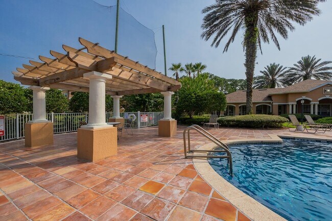 Building Photo - 550 Florida Club Blvd