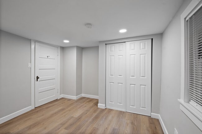 Building Photo - 3751 N Clifton Ave