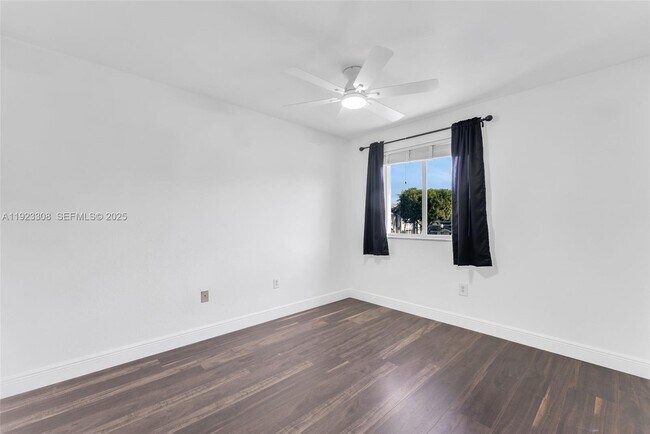 Building Photo - 2214 SE 23rd Ave