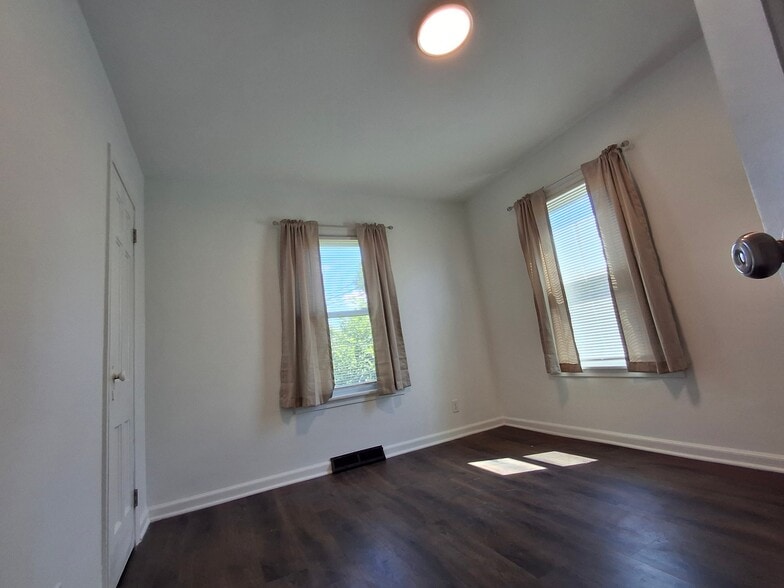 Building Photo - 179 N Sylvan Ave