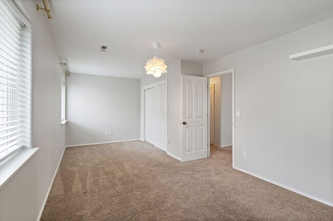 Building Photo - 14081 SW Viewpoint Ct