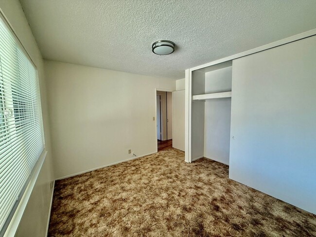 Building Photo - 287 E Elm St