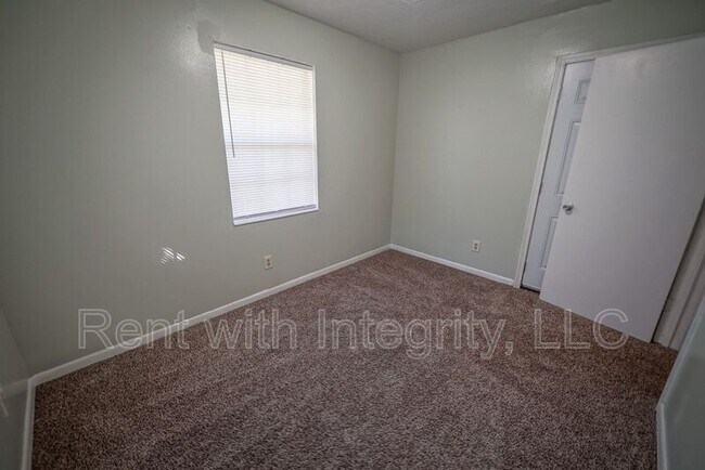 Building Photo - 2304 Hartsfield Ct