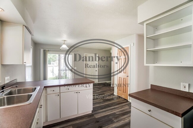 Building Photo - 1103 Searles Rd