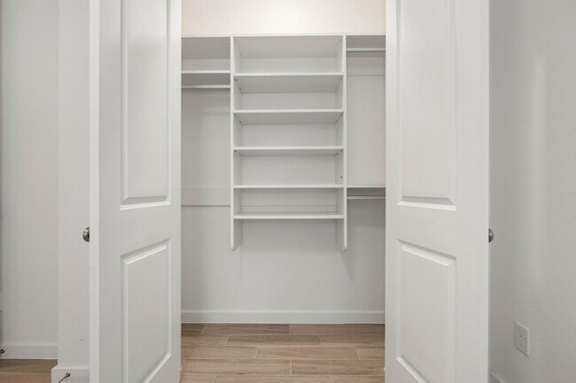 Building Photo - 997 Newport Crk Dr