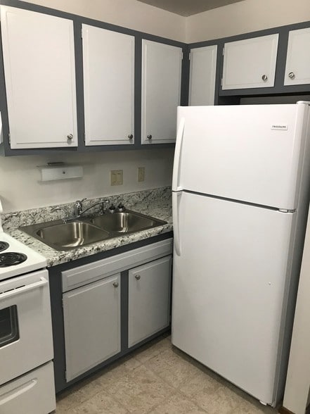 Building Photo - Orchard Courts Apartments