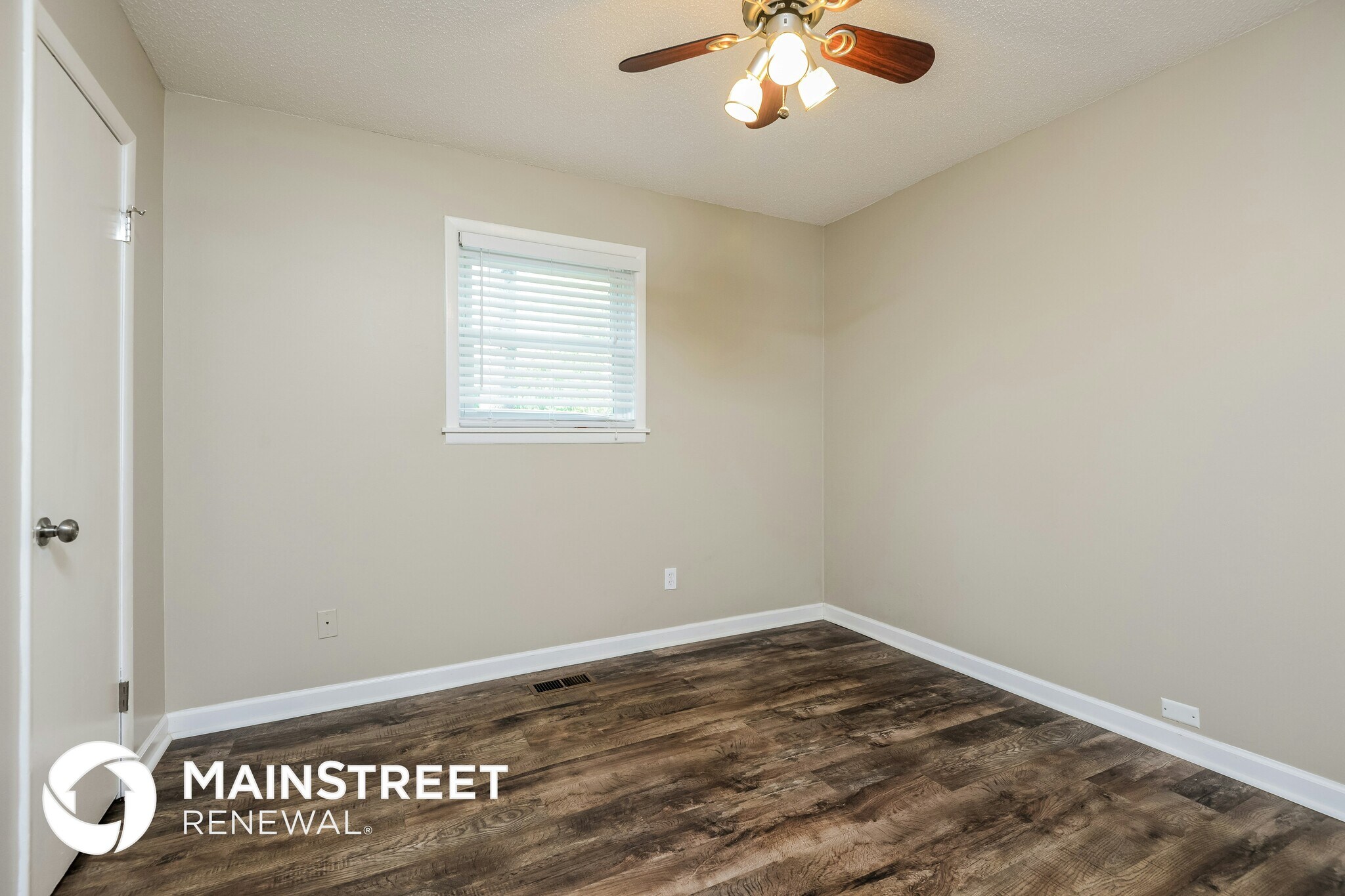 Building Photo - 4501 Oak Dr