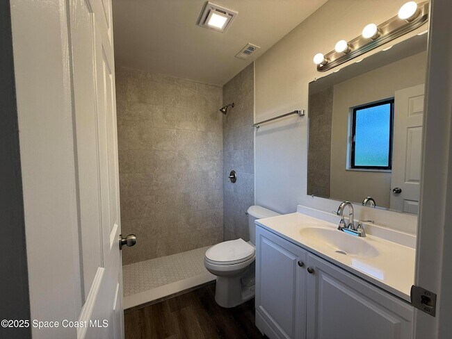 Building Photo - 889 Lamplighter Dr NW