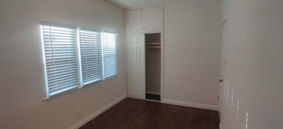 Building Photo - 4329 W 156th St