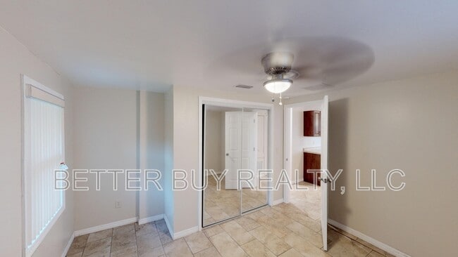 Building Photo - 300 N Church St