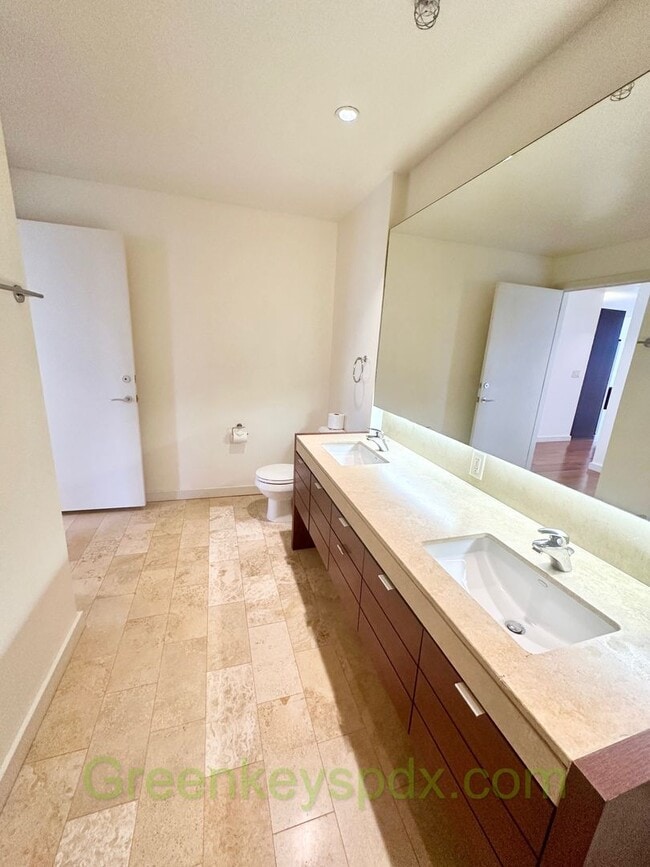 Building Photo - Spacious, open-concept 1-bedroom 16th floo...