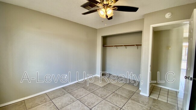 Building Photo - 1501 N Riverview Blvd