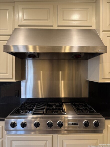 Building Photo - 334 W Gramercy Pl