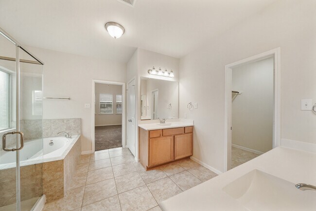 Building Photo - 10003 Open Slope Ct