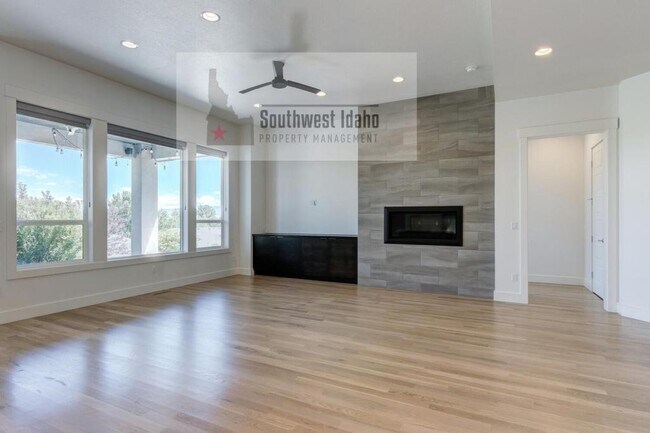 Building Photo - 476 W Buroak Dr