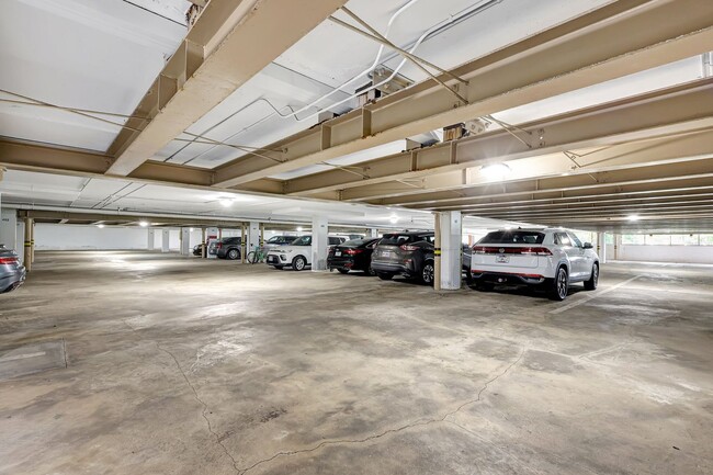Building Photo - SUNTIDE BEACH CONDO FOR RENT