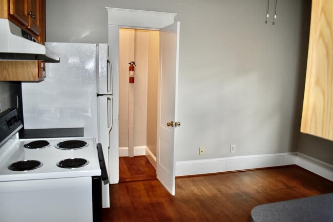 Building Photo - 929 Church St